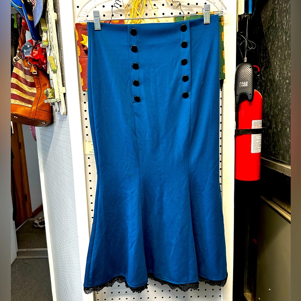 Beautiful skirt never worn more like size 10
